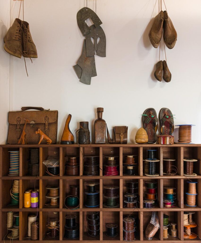 Interior taller de artesanía en coiro medialúa